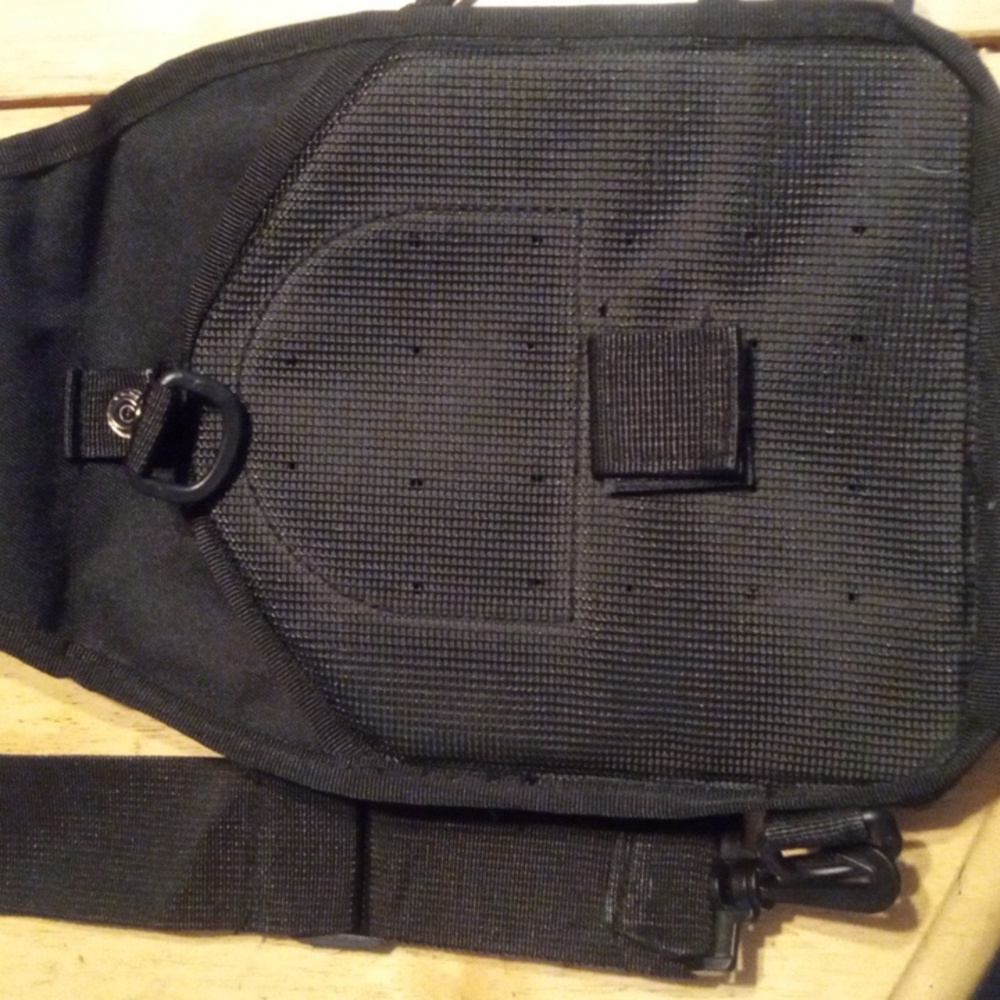 Go Wild mini bag Black- Many Pockets For A Small Bag - Picture 2 of 3